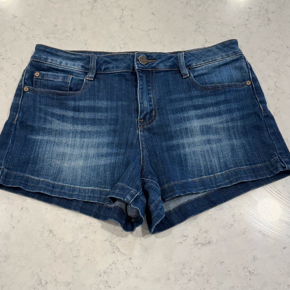 Indigo Rein Denim Mid-Rise Women’s Sz 11 Medium Wash 3" Inseam Shorty Shorts